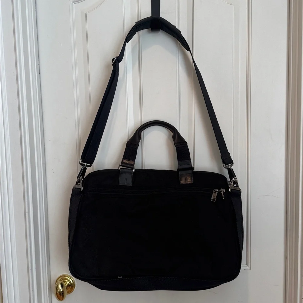 Tumi black computer bag. Like new.